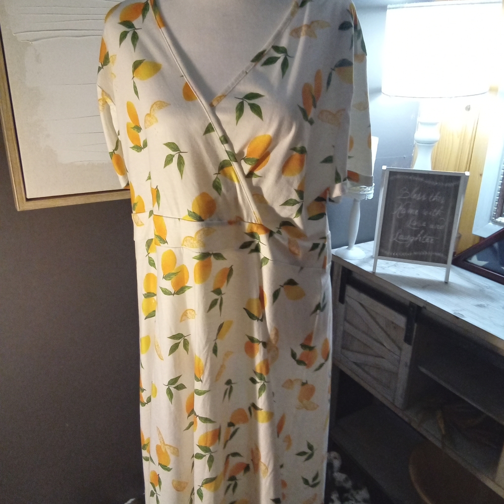 White With Lemon & Orange-Print Wrap Dress -en‎